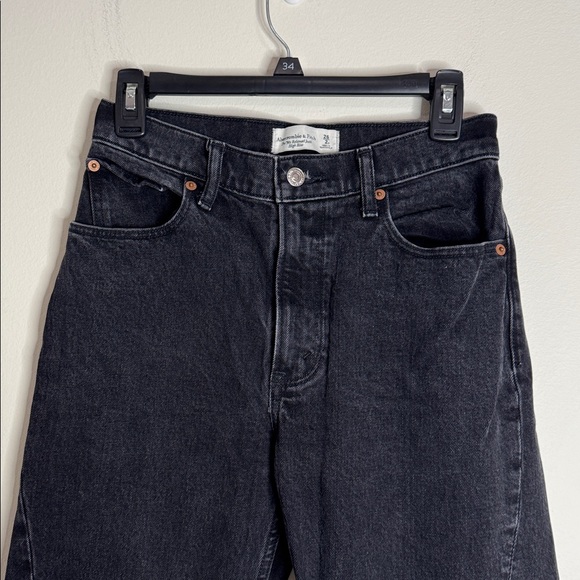 Abercrombie & Fitch The '90s Relaxed Jean High Rise Front Slits Black Jeans 26S - Picture 4 of 12